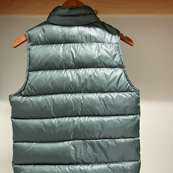 J.Crew Green Puffy Down Vest | Women’s Size Small | Zip & Snap Closure - Picture 3 of 3